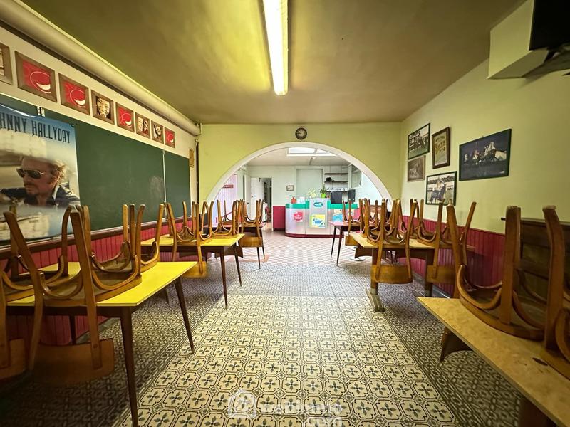 Maison - 305 m² - 12 pièces