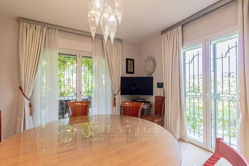 Maison - 246 m² - 6 pièces