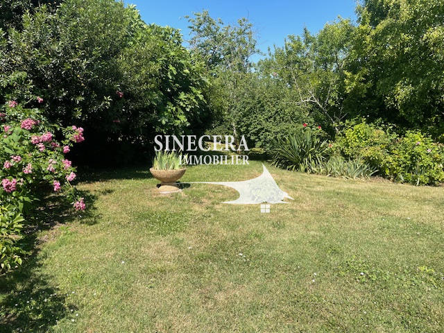 Maison - 725 m² - 6 pièces