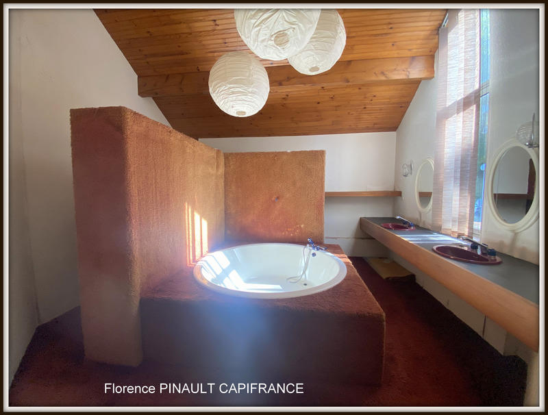 Maison - 225 m² - 8 pièces