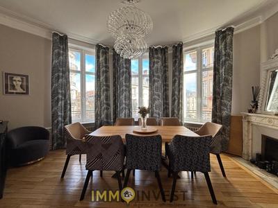 Appartement - 205 m² - 7 pièces