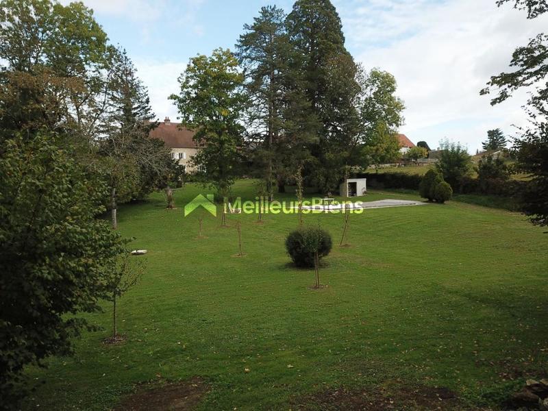 Propriété - 285 m² - 10 pièces