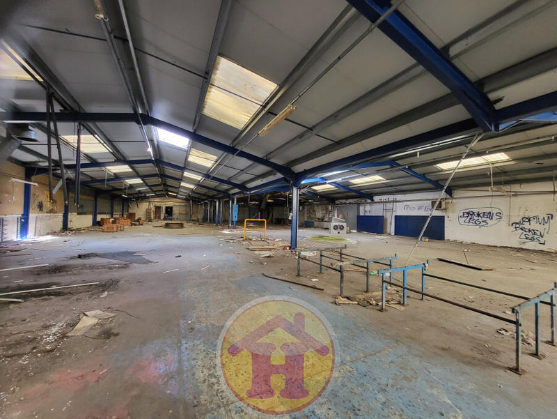 Local commercial - 1 947 m² - 16 pièces