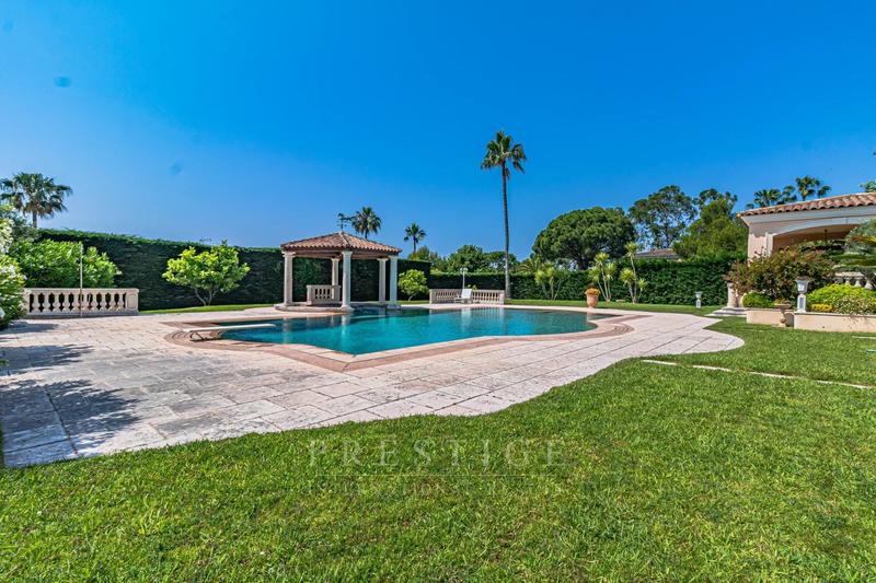 Maison - 347 m² - 7 pièces