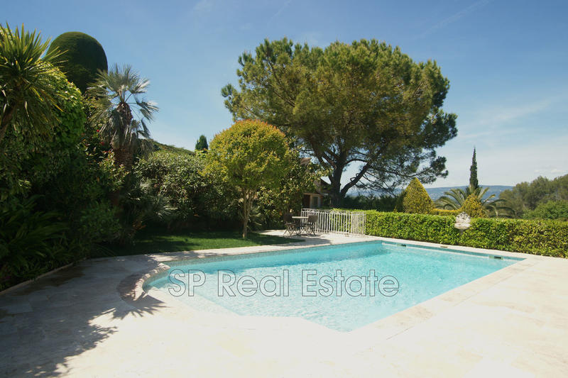 Maison - 270 m² - 6 pièces