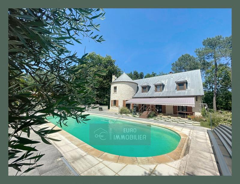 Maison - 206 m² - 8 pièces