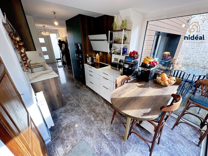 Maison - 205 m² - 7 pièces