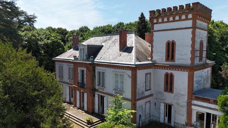 Château - 840 m² - 15 pièces