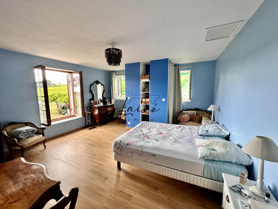 Propriété - 254 m² - 9 pièces