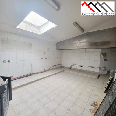 Local commercial - 248 m² - 8 pièces