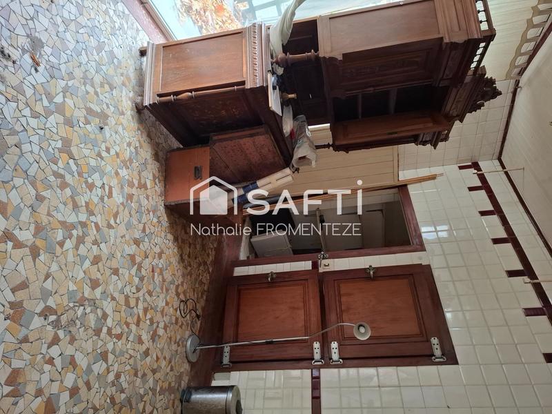 Maison - 235 m² - 8 pièces