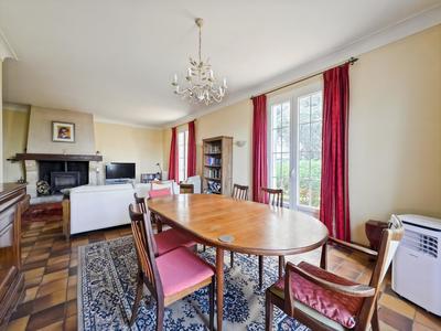 Maison - 186 m² - 7 pièces