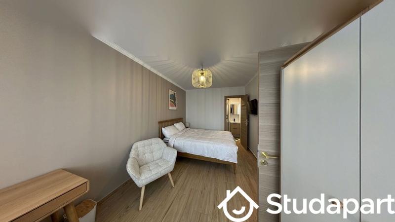 Chambre - 90 m² - 1 pièce