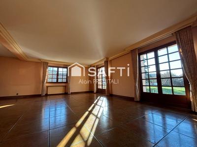 Maison - 186 m² - 8 pièces