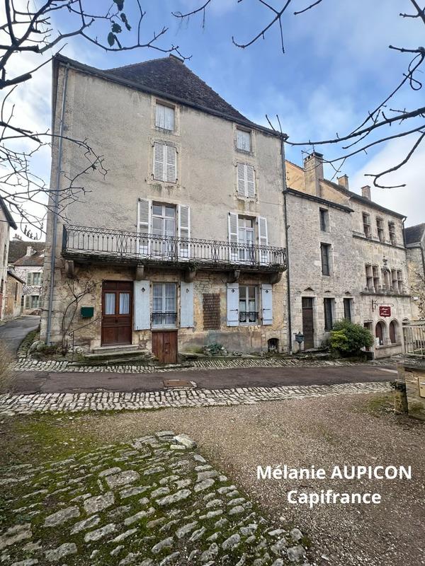 Maison - 230 m² - 8 pièces
