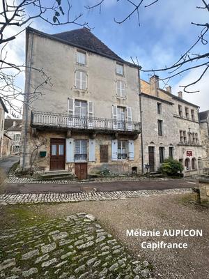 Maison - 230 m² - 8 pièces