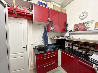 Magasins - 70 m² - 8 pièces