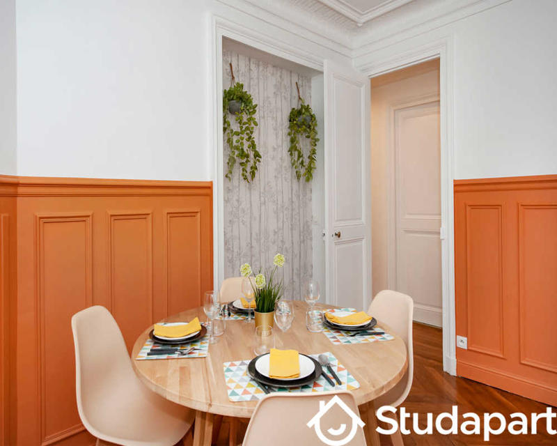 Chambre - 140 m² - 1 pièce