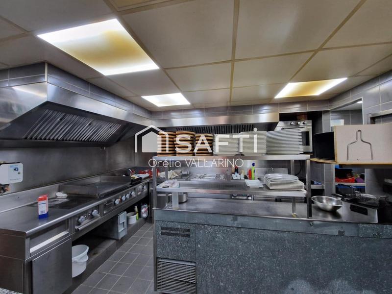 Local commercial - 200 m²