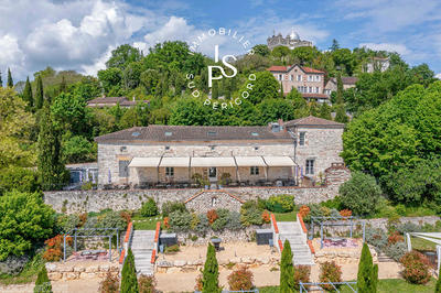 Maison - 666 m² - 20 pièces