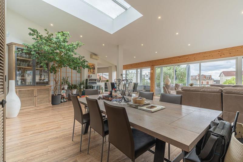 Appartement - 297 m² - 6 pièces