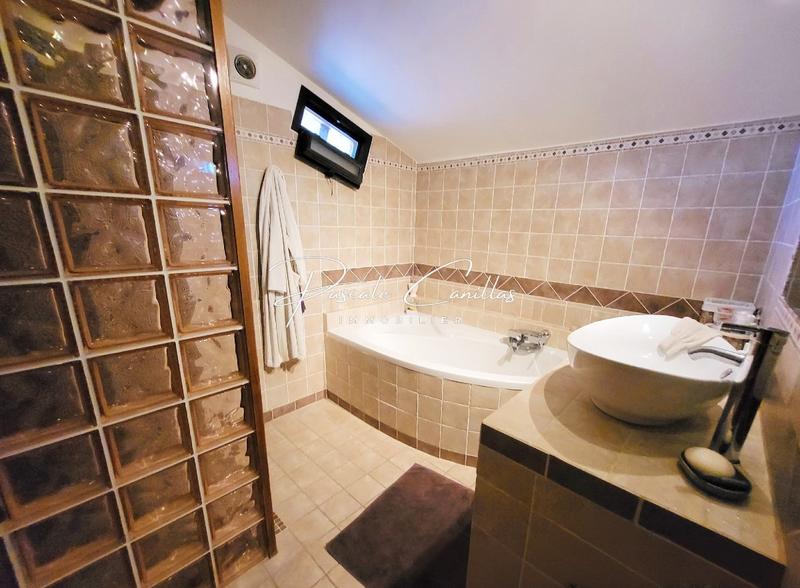 Villa - 245 m² - 12 pièces