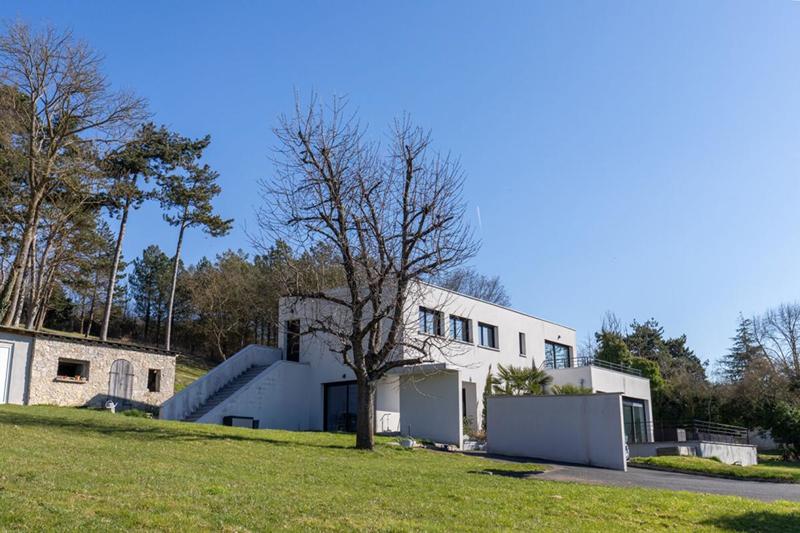 Maison - 238 m² - 8 pièces