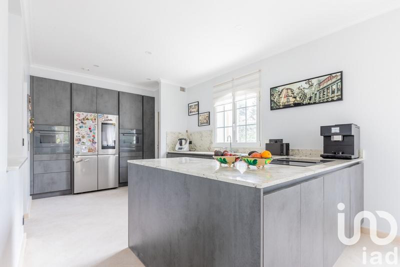 Maison - 220 m² - 10 pièces