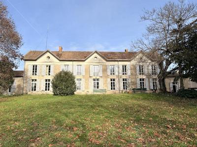 Maison - 471 m² - 14 pièces