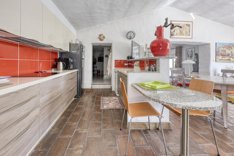 Propriété - 240 m² - 7 pièces