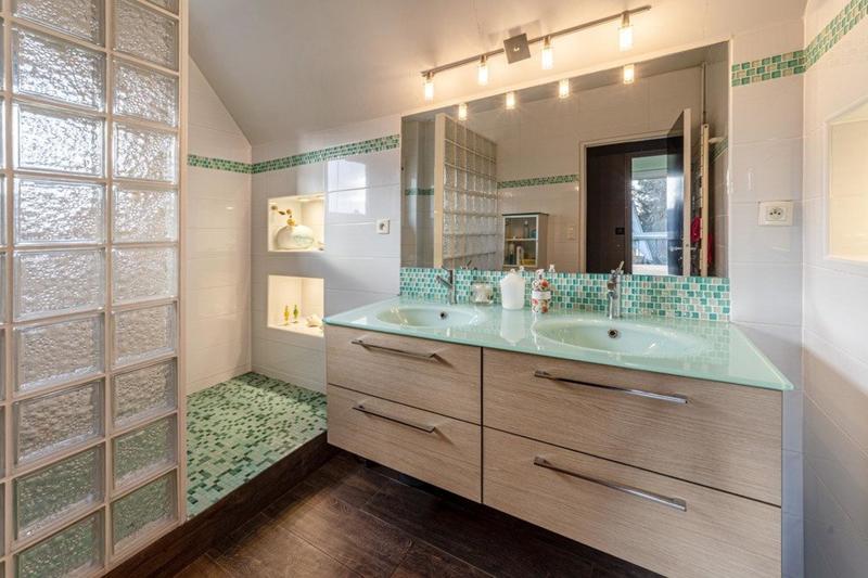 Maison - 241 m² - 8 pièces