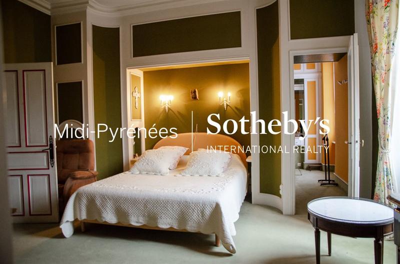 Maison - 500 m² - 16 pièces