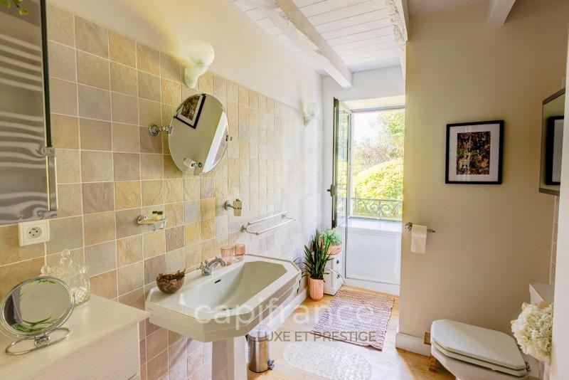 Demeure - 352 m² - 10 pièces