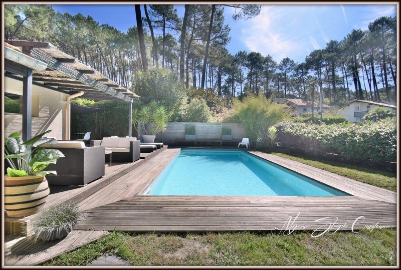 Maison - 225 m² - 10 pièces