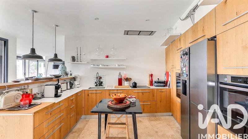 Maison - 232 m² - 8 pièces