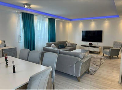 Appartement - 100 m² - 5 pièces