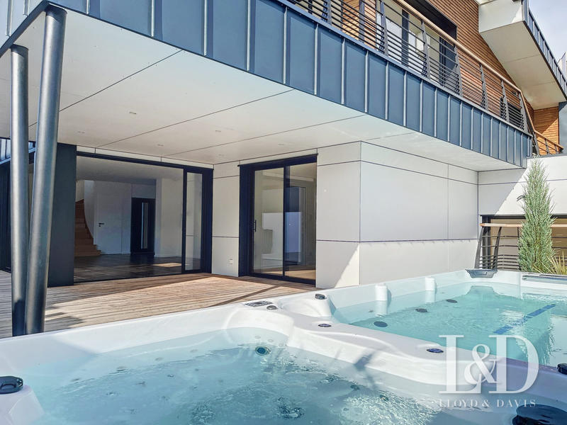 Villa - 216 m² - 5 pièces