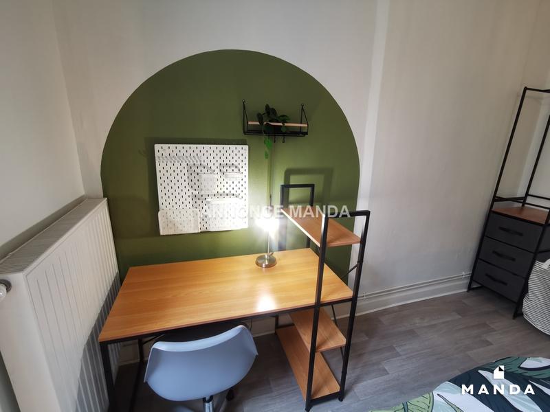 Chambre - 11 m² - 5 pièces