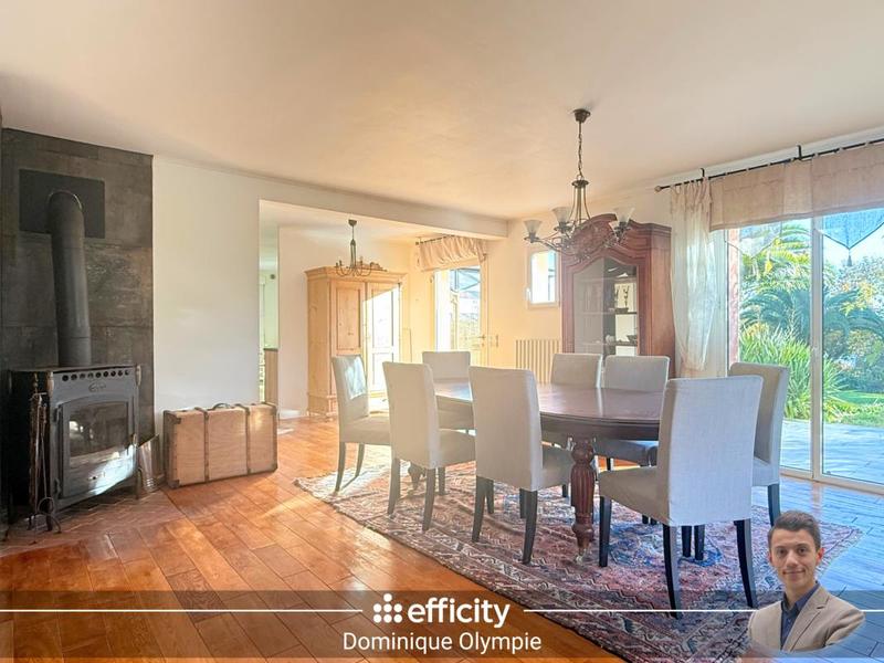 Maison - 170 m² - 8 pièces