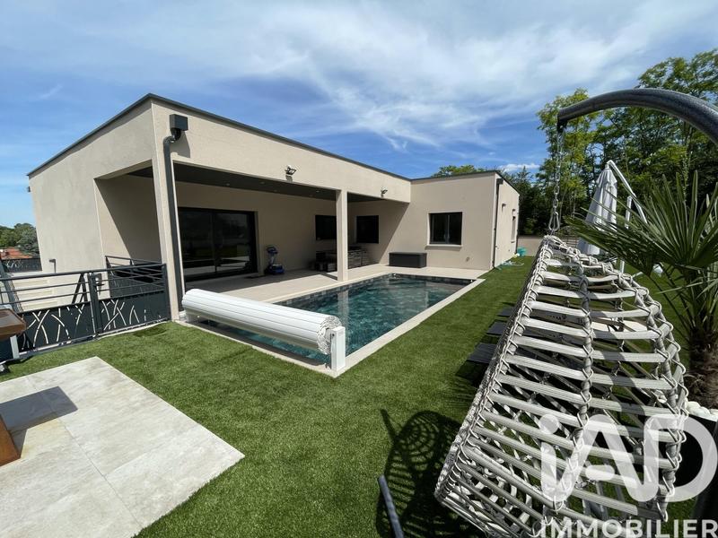 Maison - 243 m² - 7 pièces