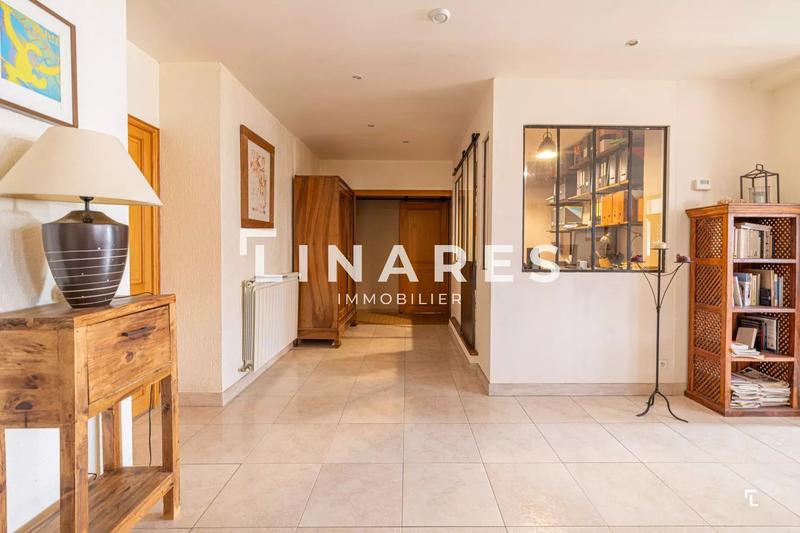 Appartement - 217 m² - 5 pièces