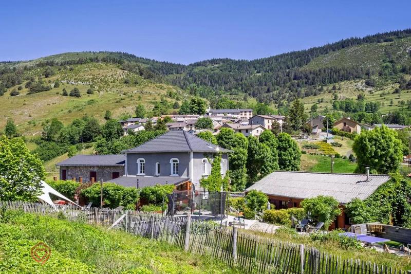 Propriété - 500 m² - 17 pièces