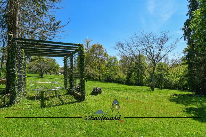 Maison - 220 m² - 7 pièces