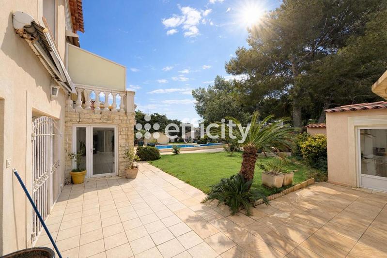 Maison - 255 m² - 6 pièces