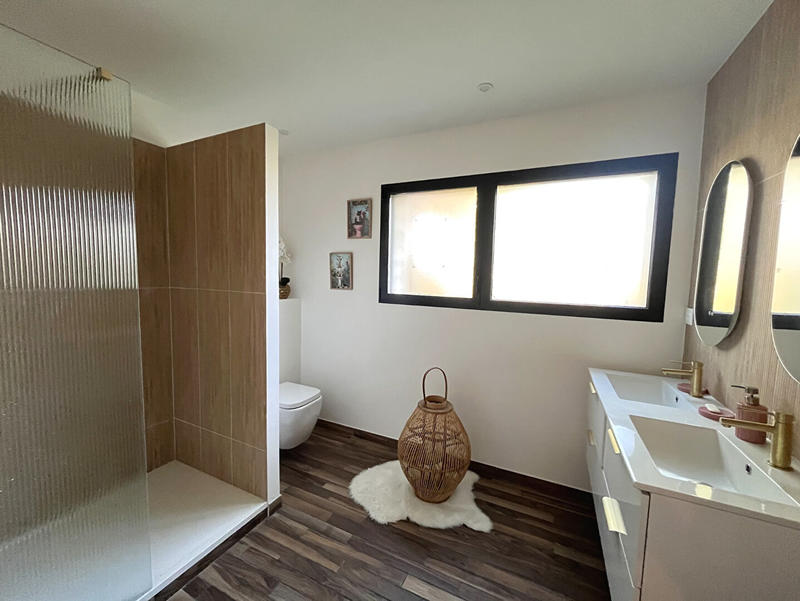 Maison - 214 m² - 8 pièces