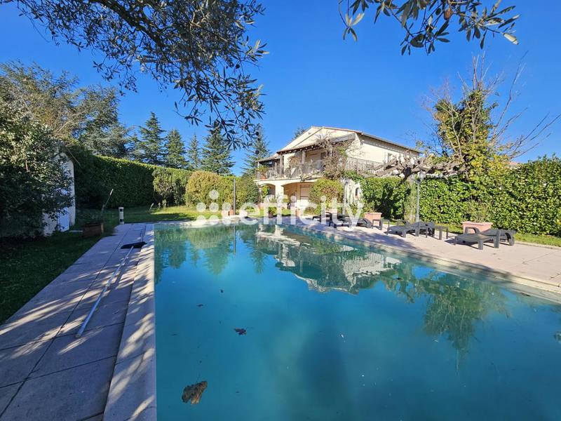 Maison - 208 m² - 11 pièces