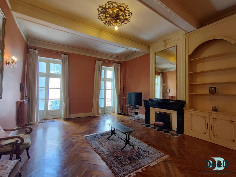 Maison - 288 m² - 9 pièces
