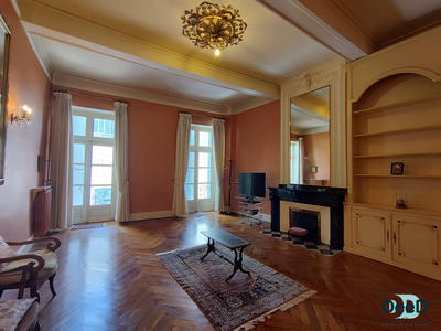 Maison - 288 m² - 9 pièces