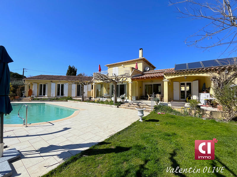 Maison - 222 m² - 7 pièces