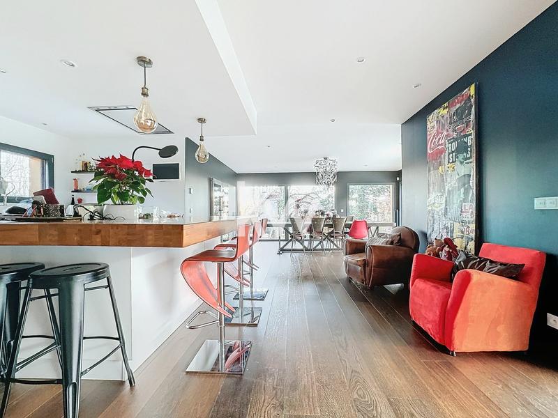 Maison - 335 m² - 7 pièces